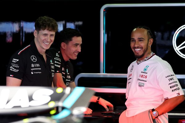 Hamilton: “Vettel, 2025 için Mercedes adına inanılmaz bir seçenek”