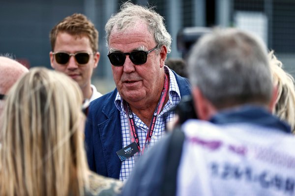 Jeremy Clarkson: “Formula 1 aracını kullanmak çok zor mu merak ediyorum”