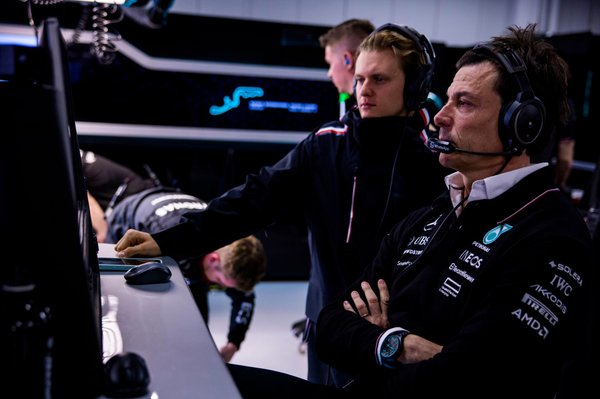 Mercedes’in formu, Wolff’u yarışçı seçiminde ikilemde bırakıyor