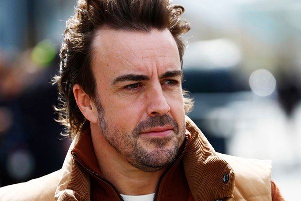 Resmi: Alonso en az 2026 sonuna kadar Aston Martin’le yarışacak!
