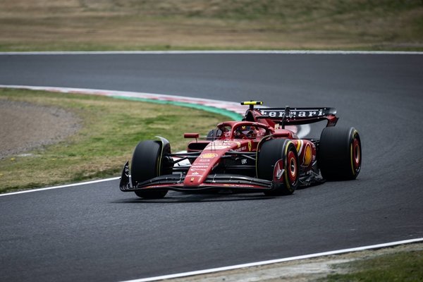 Sainz: “Ferrari’nin stratejideki atılımının ardındaki en büyük etken daha iyi Formula 1 aracı”