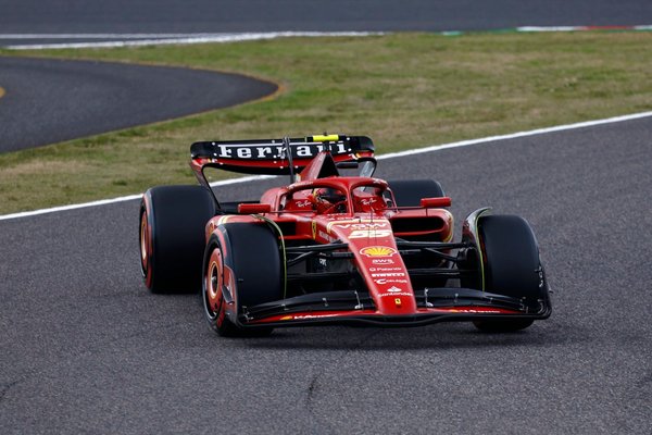 Sainz: “Red Bull ulaşılamaz konumda ancak McLaren ile mücadele edebiliriz”