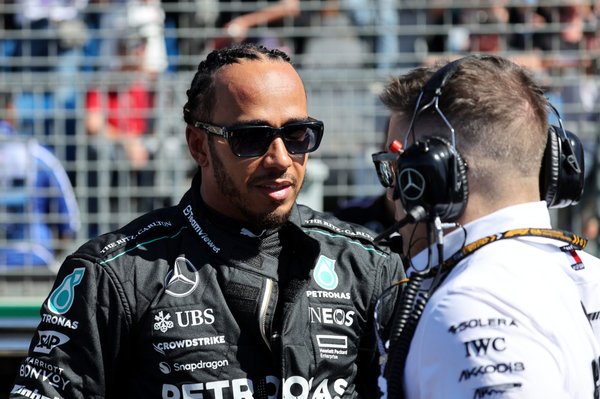 Wolff: “Hamilton Ferrari’nin bu yılki formuyla ilgilenmiyor”