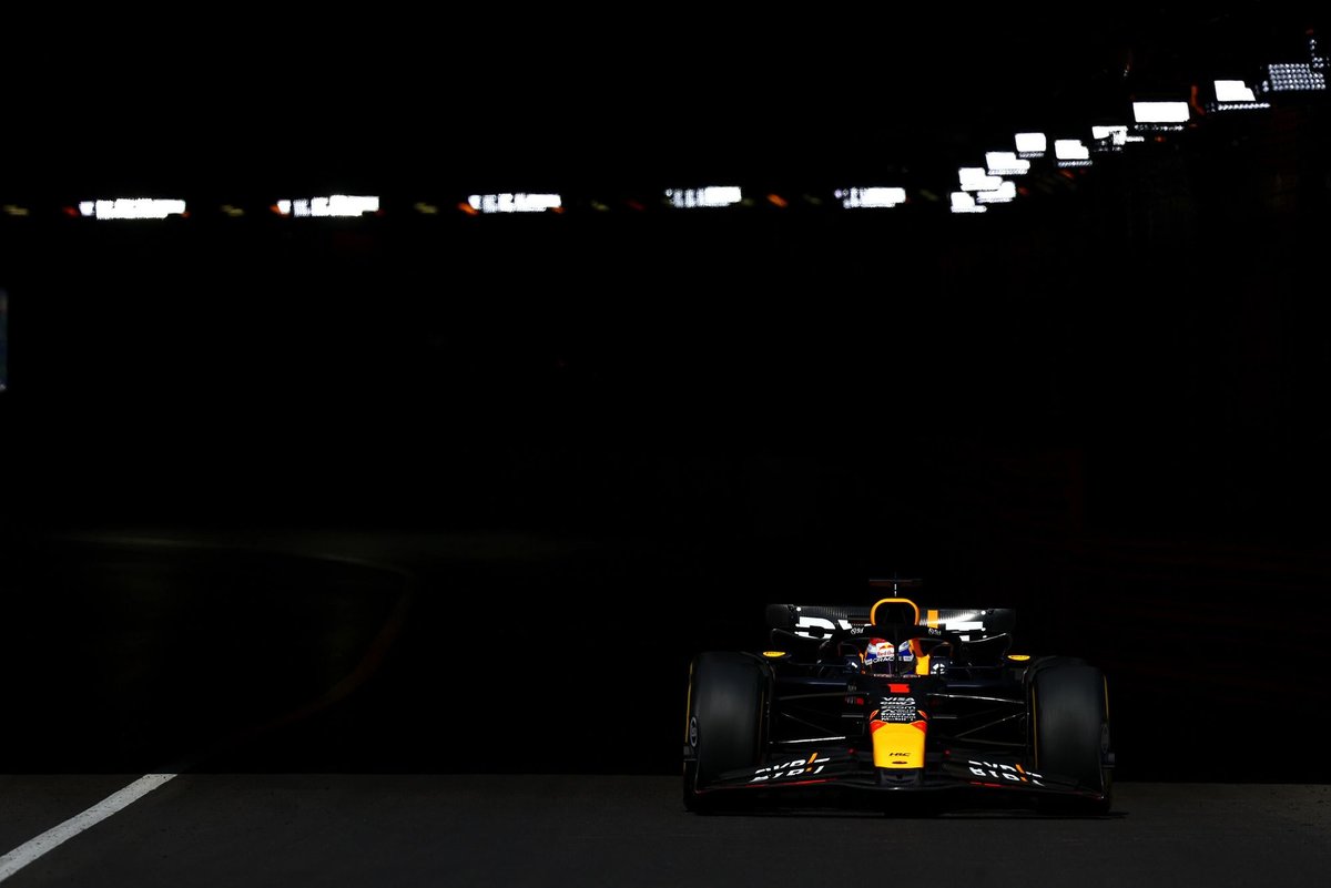 Albers: “Redbull, Mercedes’in hava koridorunda kaldı”