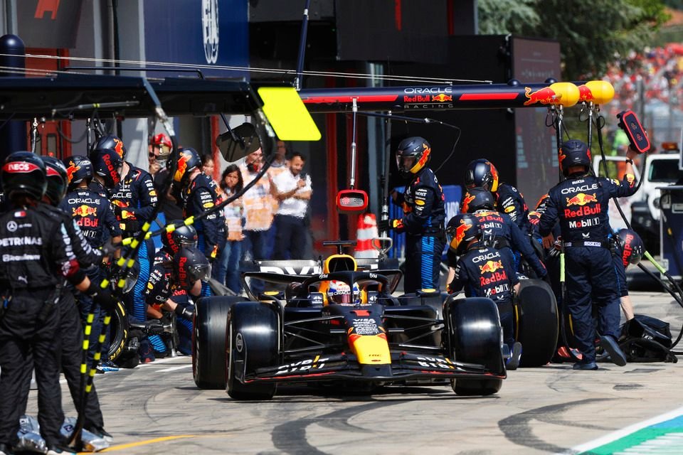 Imola’da en hızlı pit stop Red Bull’dan geldi