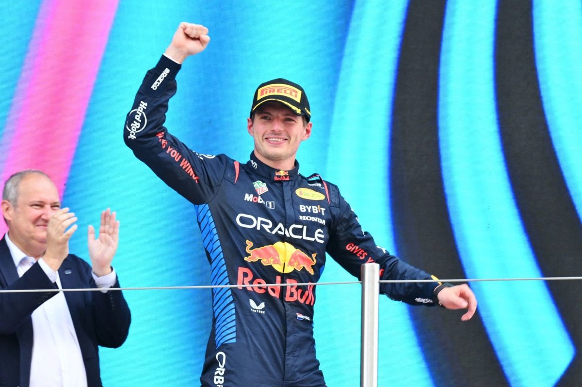 Mercedes CEO’su: “Verstappen, gümüş renkte inanılmaz görünür”