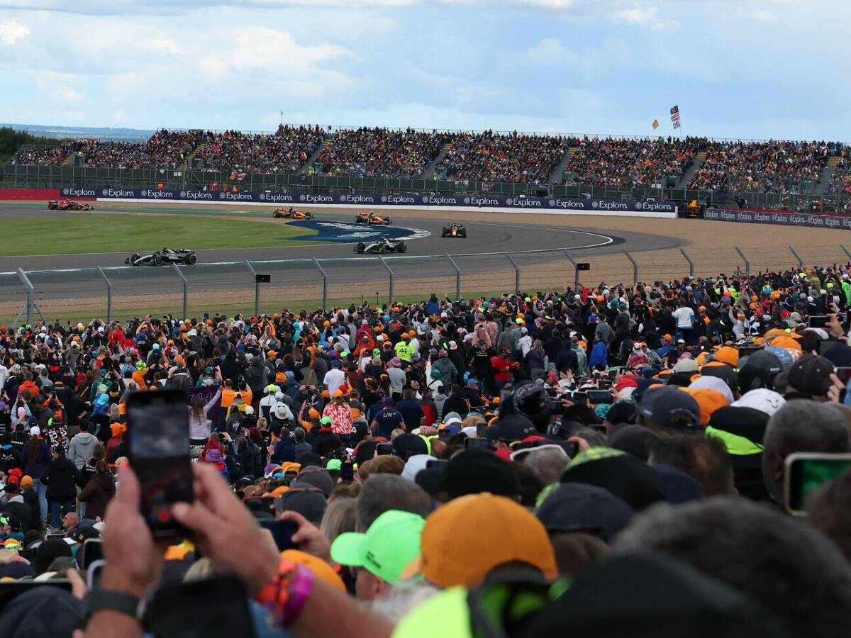 Vor-Ort-Zuschauer Formel 1 2024: (K)ein Rekord in Silverstone Vor-Ort-Zuschauer Formel 1 2024: (K)ein Rekord in Silverstone
