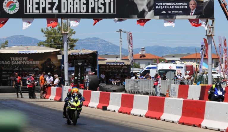 Drag Sezonu Kepez’de Açıldı Drag Sezonu Kepez’de Açıldı