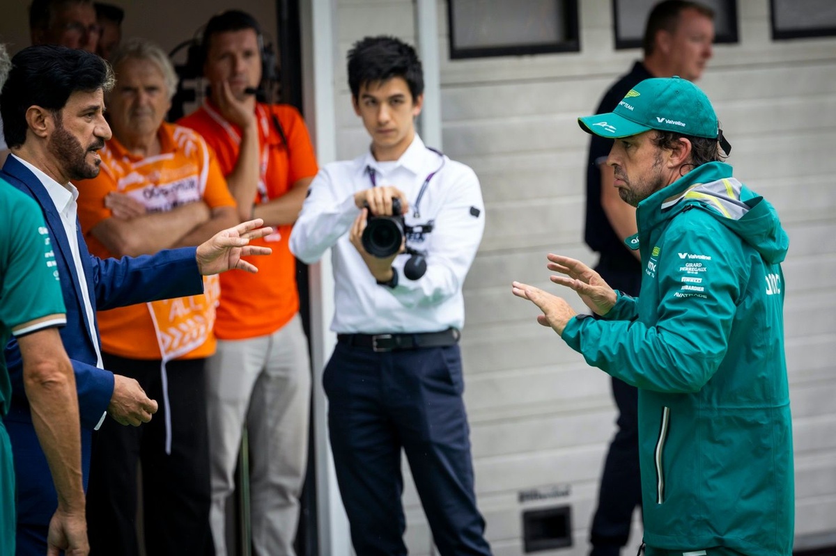 Alonso, Macaristan’daki Q3 seansında aracını APXGP’nin ‘sahte park alanına’ park etmiş