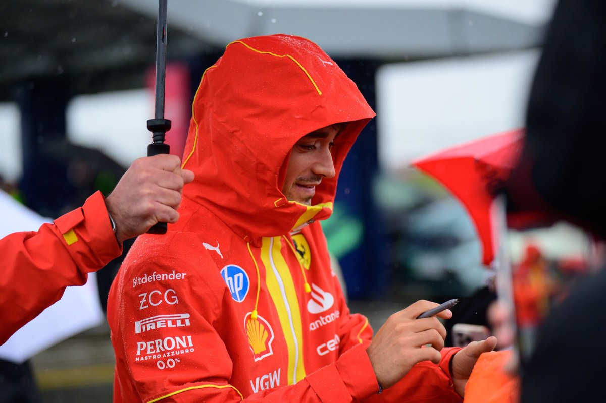 Hill: “Sainz sorunlarla Leclerc’ten daha iyi başa çıkıyor”