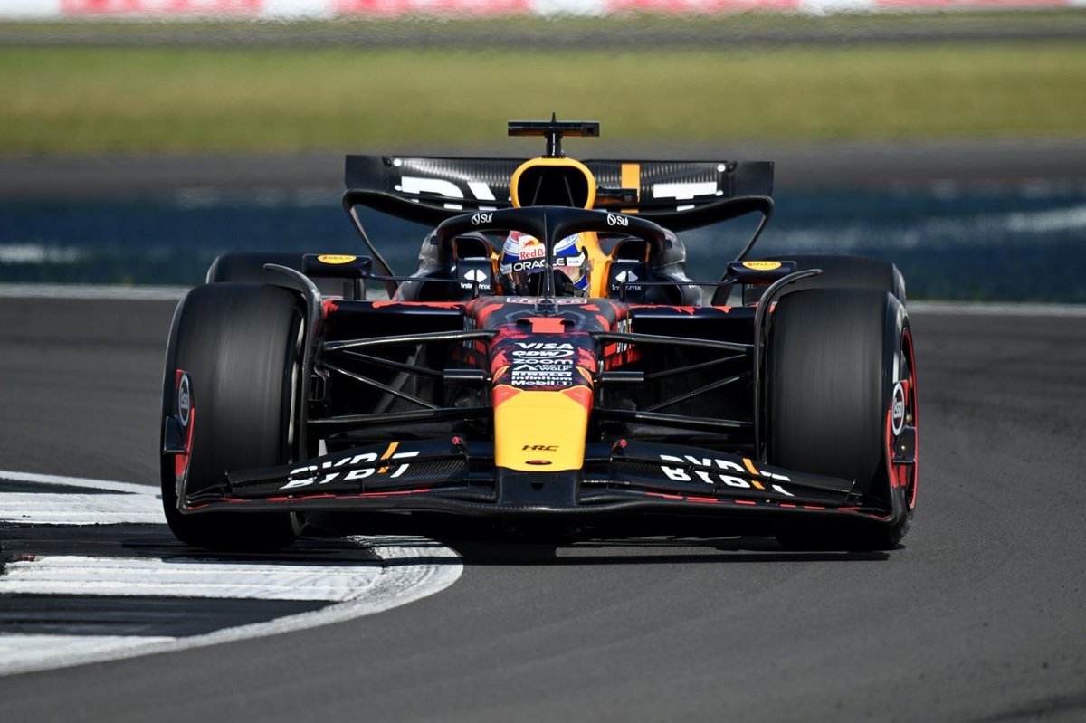 Verstappen, RB20 aracına daha fazla güncelleme istiyor