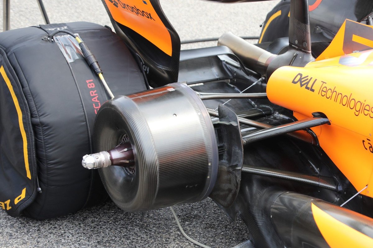 McLaren, fren kampanasındaki deliğin Formula 1 padoğunda büyük bir konu haline getirilmesinden nedeniyle şaşkın