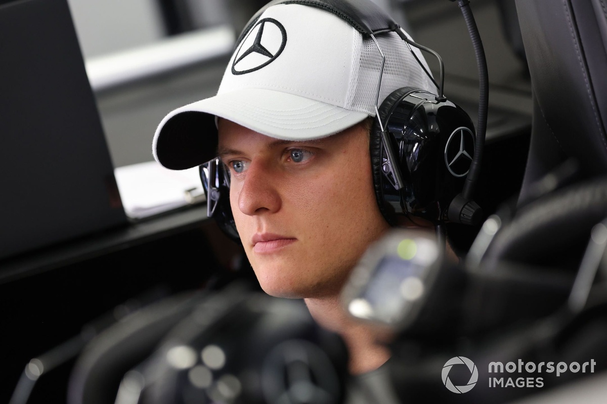 Paraşütle atlamak Mick Schumacher’i nasıl zinde tutuyor?