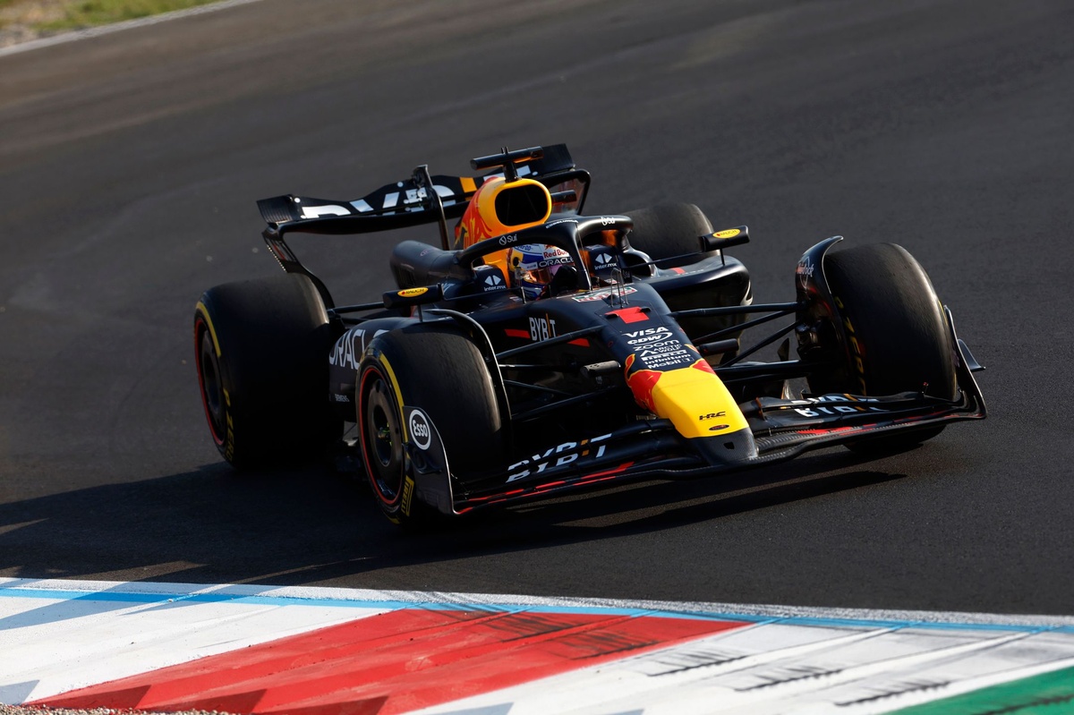 Verstappen: “Yarış tempomuz fena değil ama daha fazlasına ihtiyaç var”