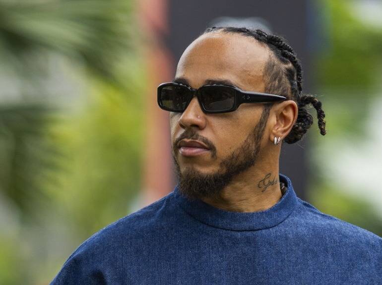 Lewis Hamilton verortet “rassistisches Element” in Sulayem-Aussagen