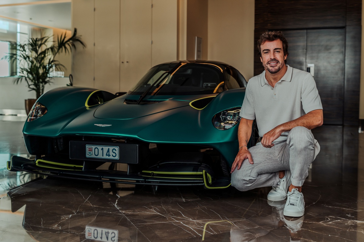 Alonso, Valkyrie’sini teslim aldı!
