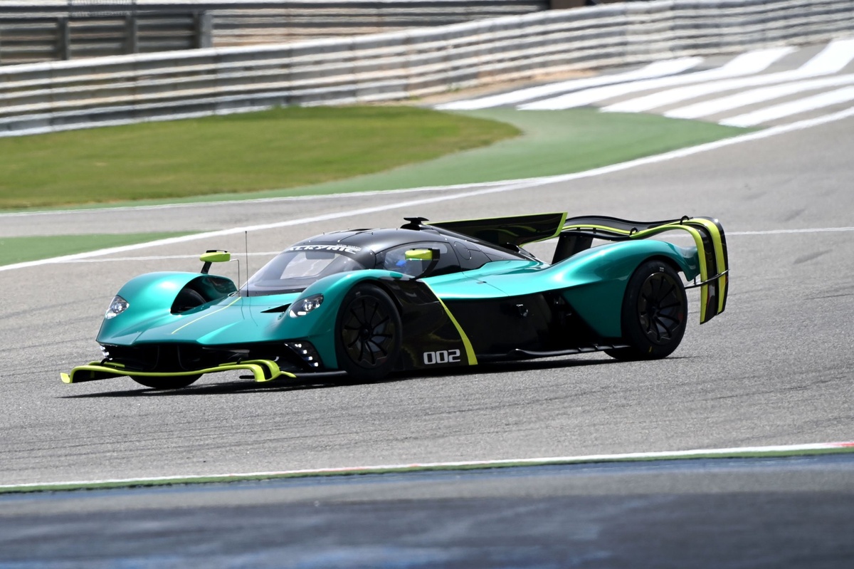 Aston Martin, Alonso’nun Valkyrie’sinin bozulduğu iddialarını reddetti