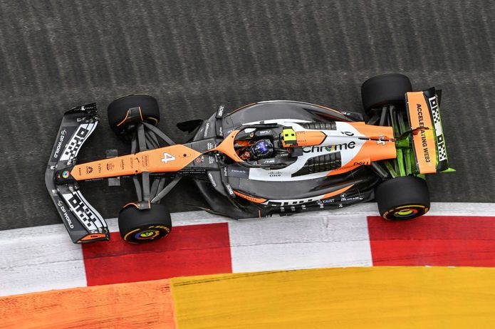 FIA, “mini-DRS” tartışmasının ardından McLaren’dan arka kanadını değiştirmesini istedi!
