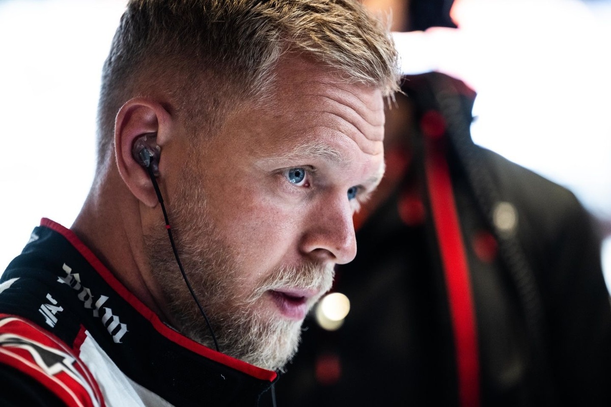 Magnussen: “FIA, saçma sapan şeyleri cezalandırmayı bırakmalı”