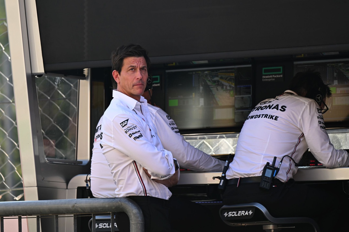 Wolff: “McLaren’ın takım emirleri konusunda zor bir karar verme zamanı geldi”