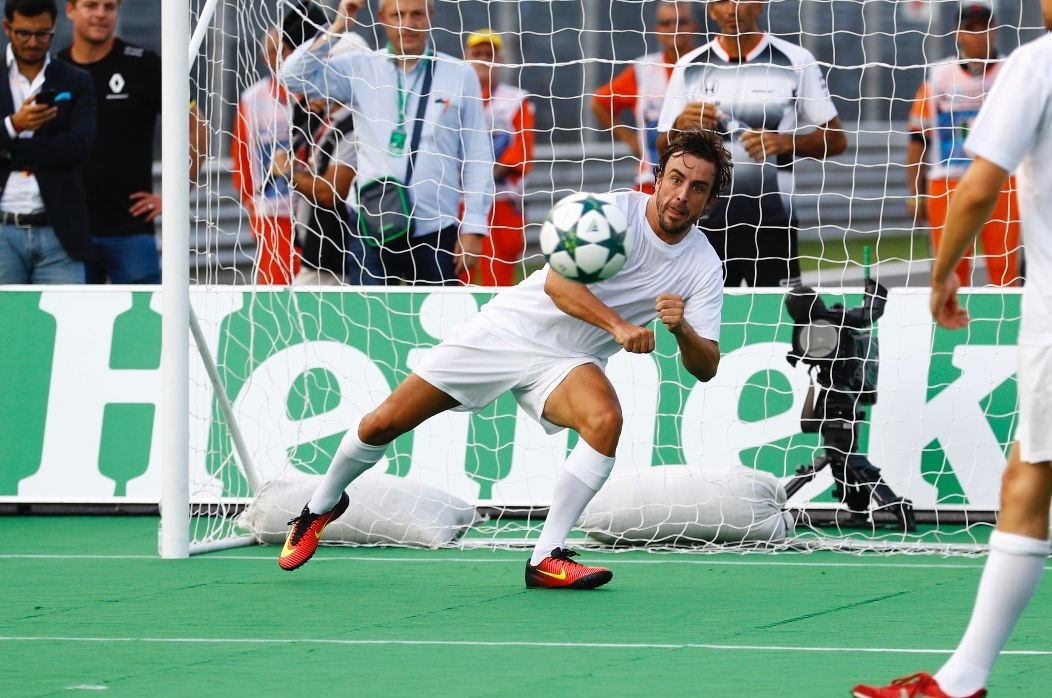 Alonso, çocukken futbolcu olmak istiyormuş