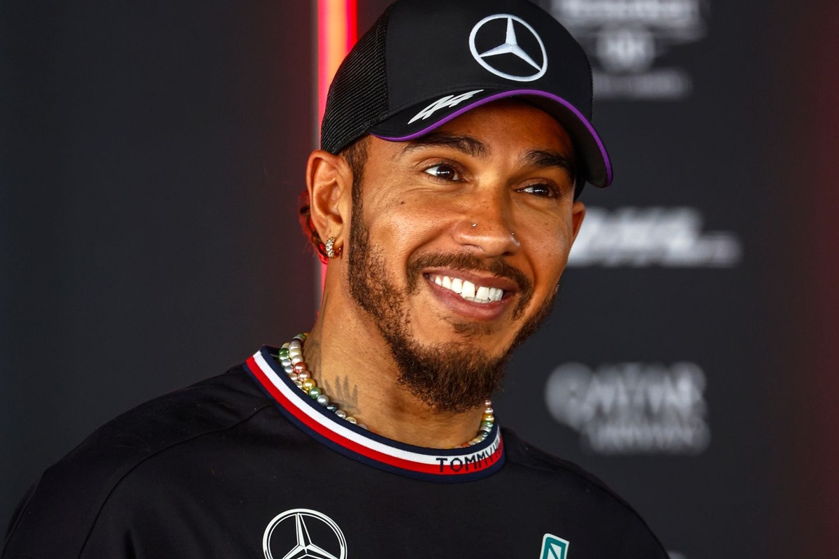 Hamilton, Domenicali’ye: “Piste çıkmamıza izin vermeliydiniz!”