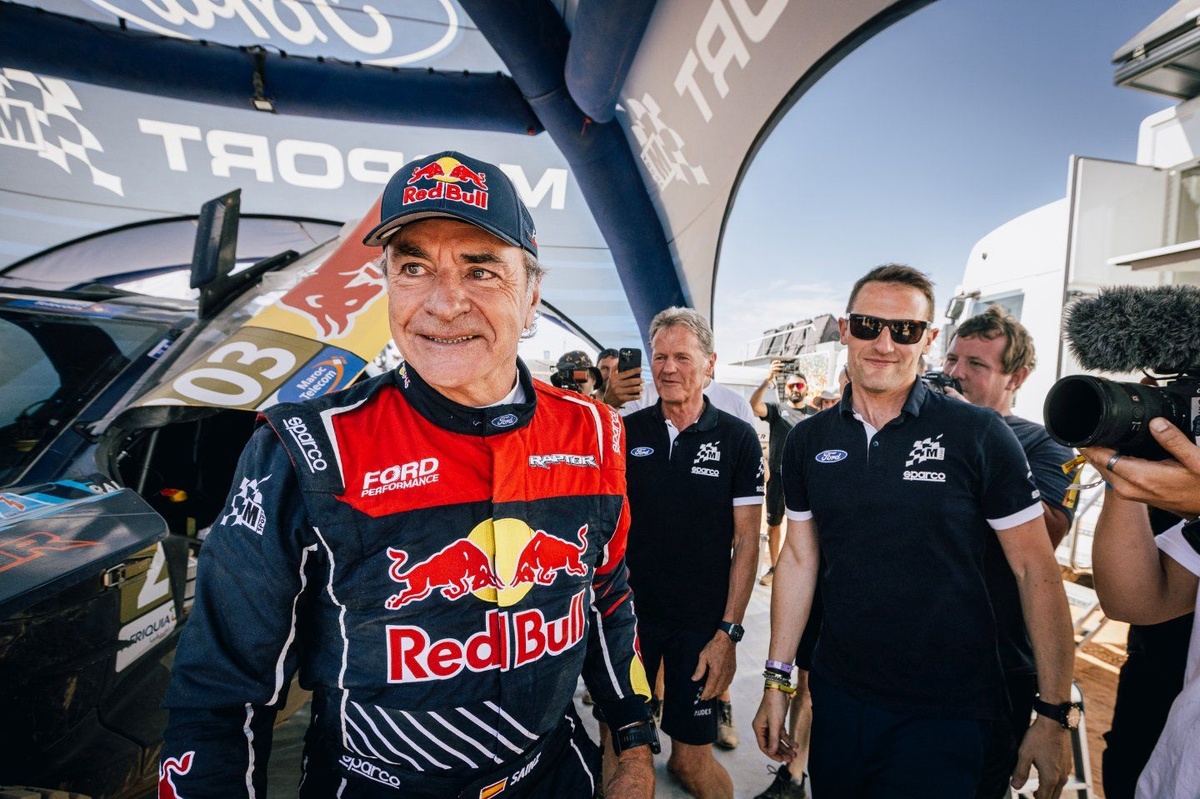 Baba Sainz: “Carlos, 2025 için rekabetçi bir koltuğu hak etmişti”
