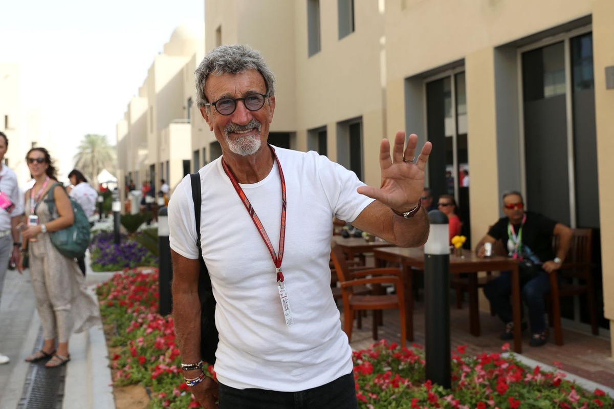 Jordan: “Ferrari, Sainz’ın yerine Hamilton’ı getirerek ‘intihar’ etti”