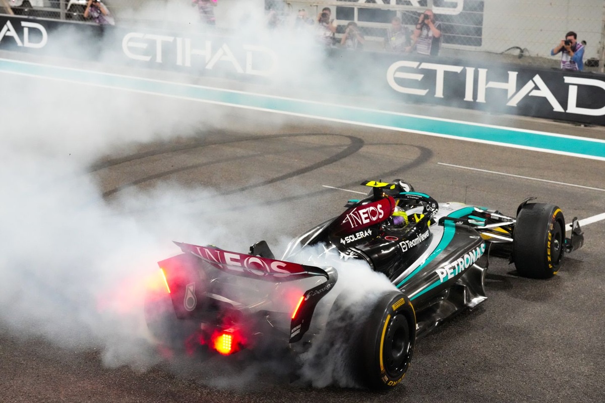 Hamilton, Mercedes’e resmen veda etti