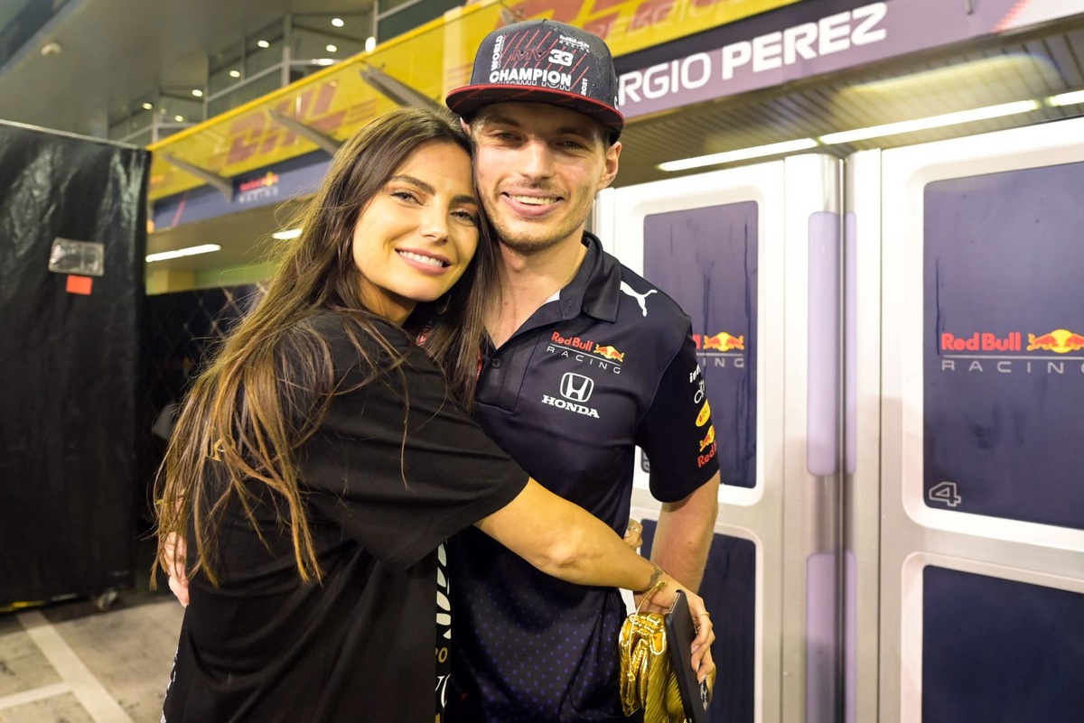 Müstakbel baba Max Verstappen, bebek giyim koleksiyonunu piyasaya sürdü