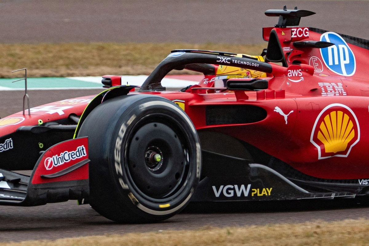 Ferrari, simülatörde kullandığı ayarlarla Hamilton’ın “hafızasını silmeyi” hedefliyor