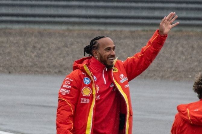 Hamilton: “Ferrari’yi ilk sürüşüm hayatımın en iyi anlarından biriydi”