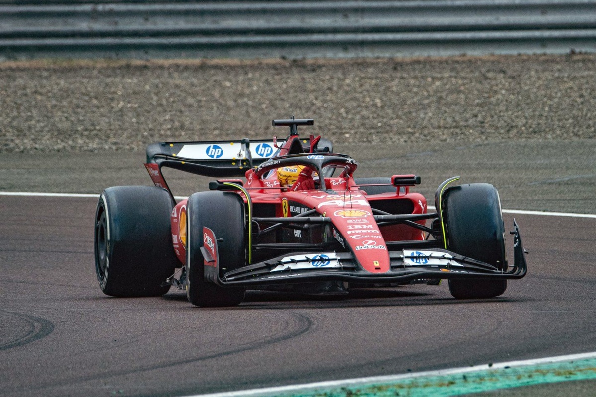Hamilton, Ferrari SF-24 ile ilk test sürüşüne çıkıyor