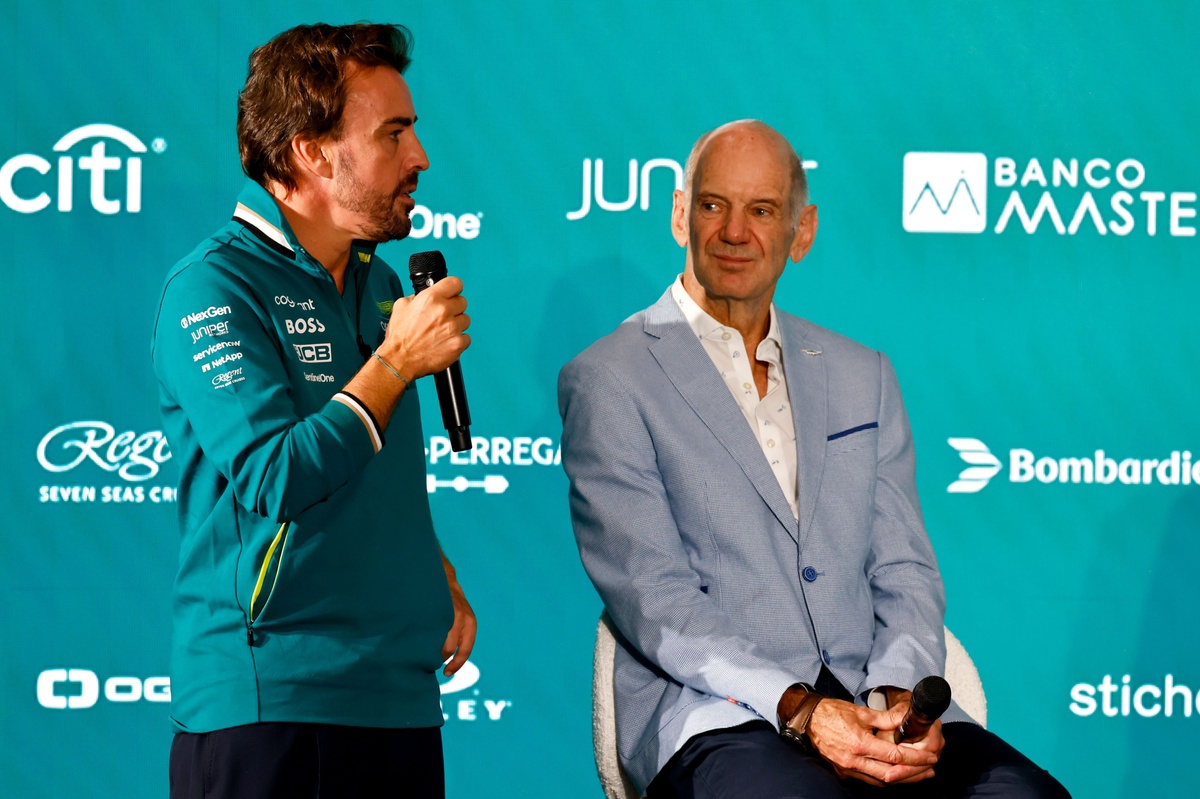 Newey: “Alonso’nun iki şampiyonluğu kazanmış olması, yeteneklerini tartışmasız yansıtmıyor”
