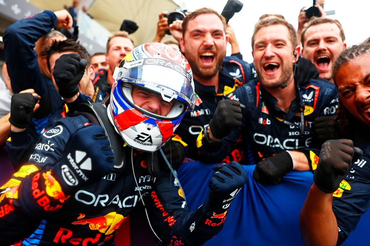 Verstappen: “Takımın düştüğü dönemde motivasyonumu kaybetseydim şampiyonluğumdan olabilirdim”