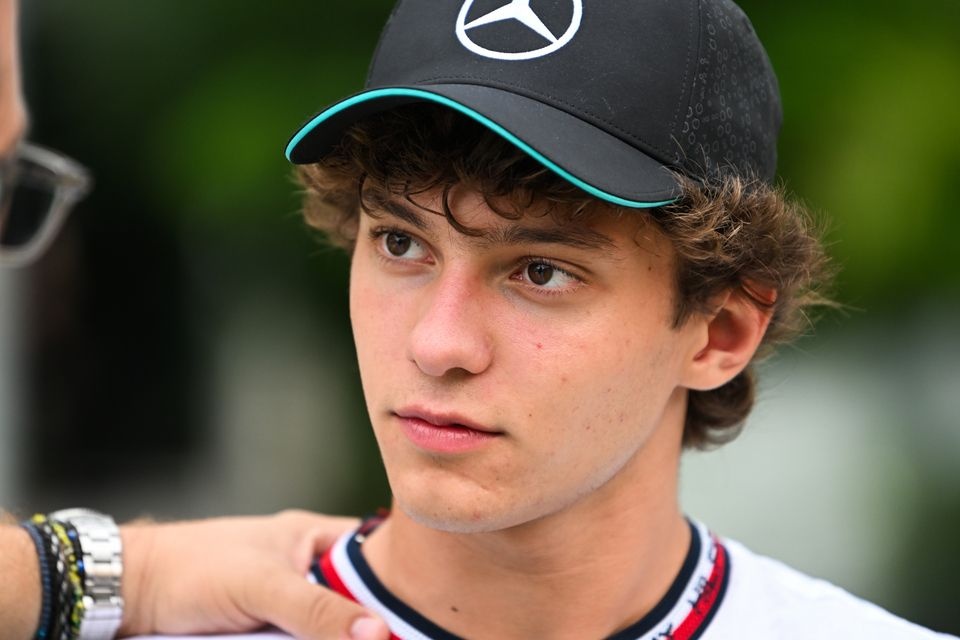 Antonelli: “İlk kez Formula 1 padoğuna girmem için babam beni lastik yığınının içine saklamıştı”