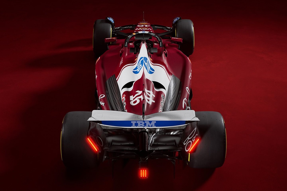 Ferrari, “dondurulmuş” kurallara rağmen güç ünitesinde de kazanç elde etmeye çalışmış