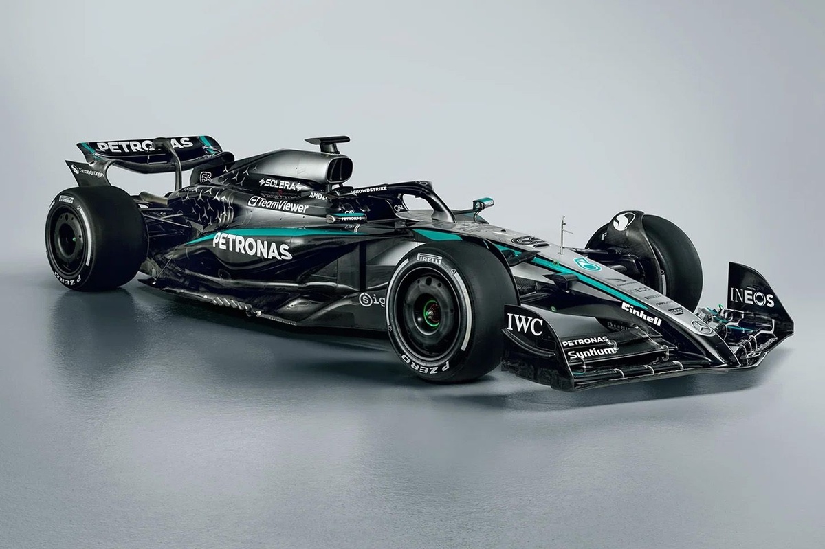 Mercedes W16, Bahreyn’de ilk kez piste çıktı!