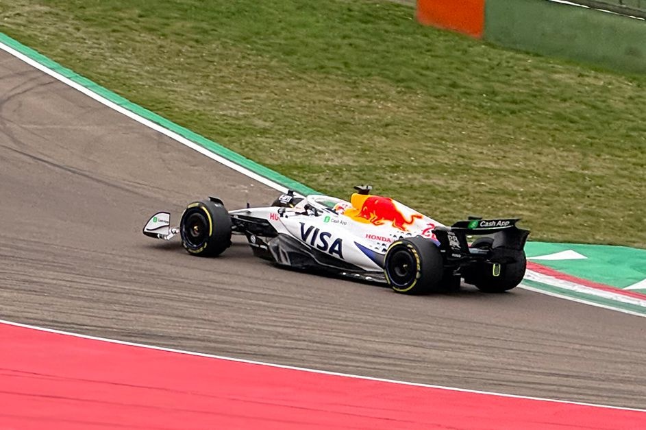 Racing Bulls, yeni VCARB 02’yi piste çıkardı!