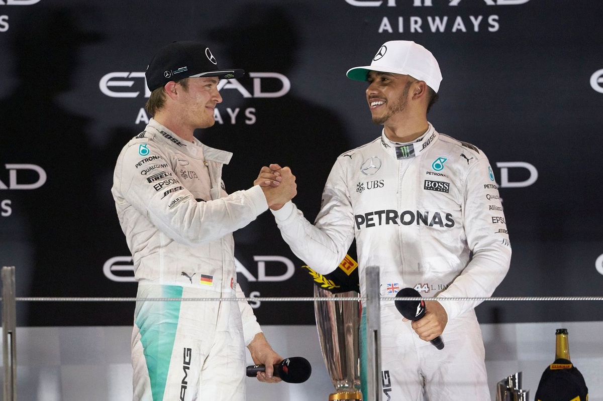 Rosberg: “Hamilton her sezon kızlarıma Noel hediyesi alıyor!”