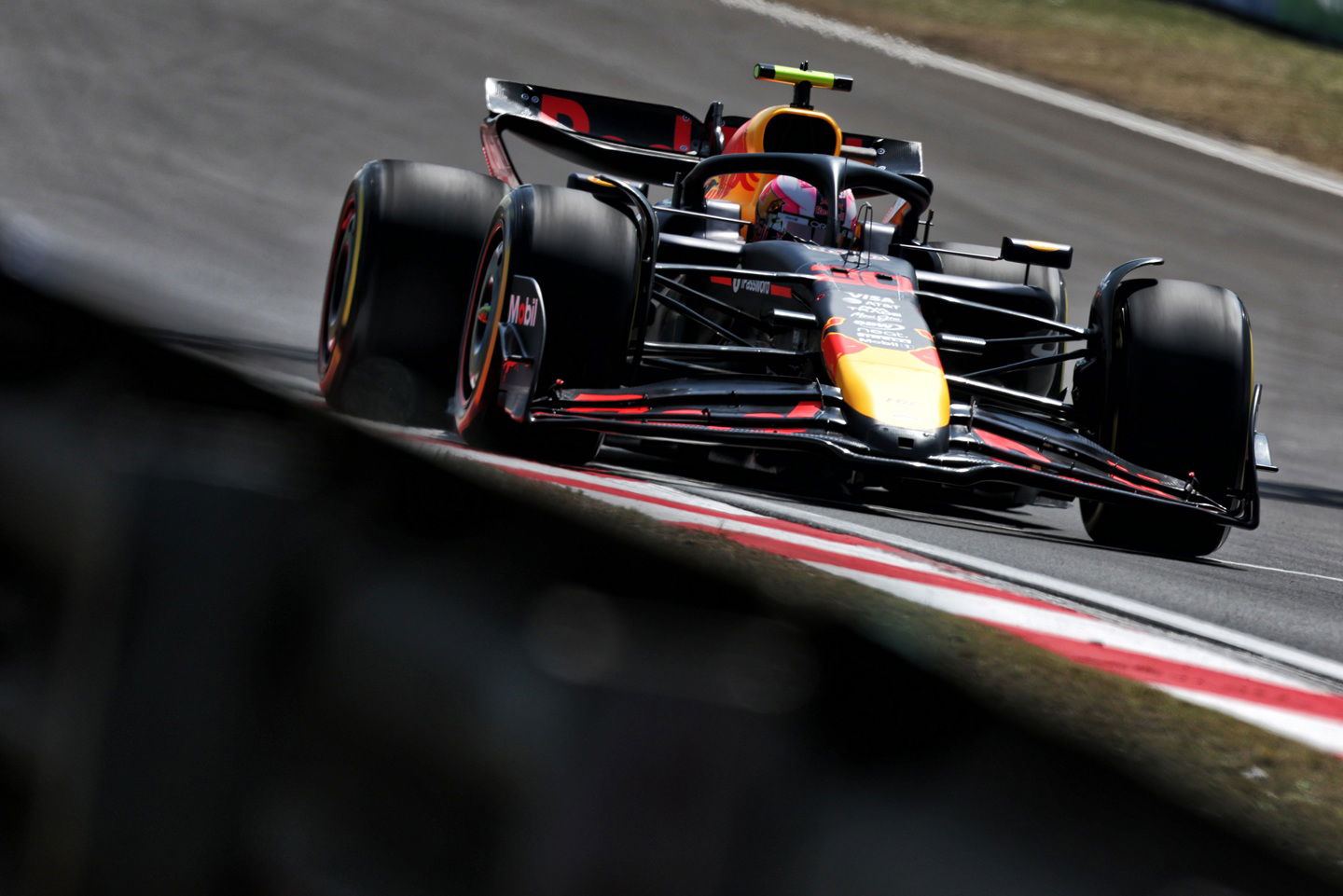 Liam Lawson “got to get a handle on it” after nightmare qualifying in F1 Chinese GP