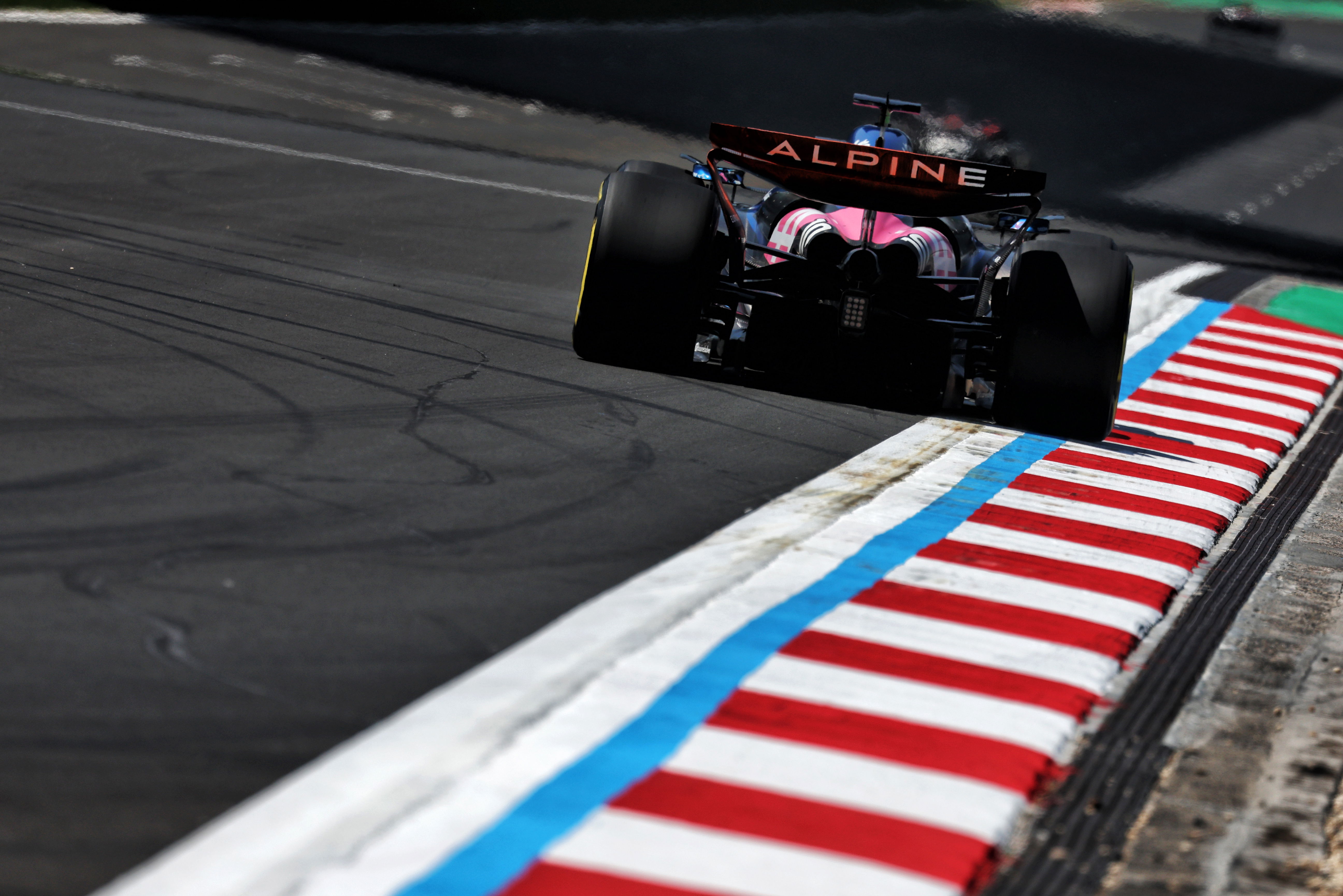 Revealed: The F1 teams impacted by flexi-wing clampdown