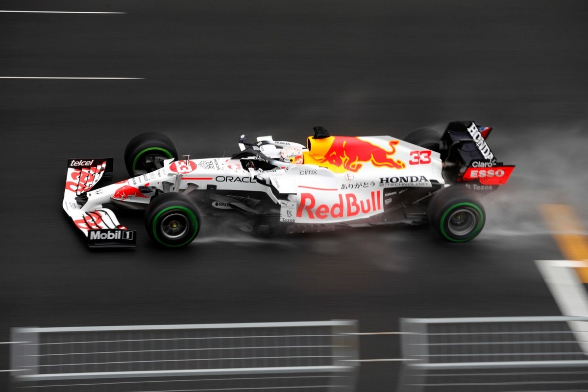 Red Bull, Japonya’da beyaz renkli bir araç tasarımıyla yarışacak!