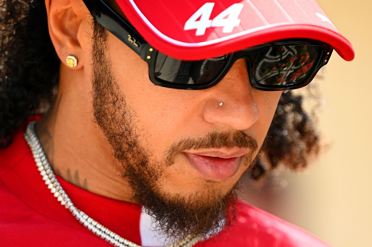 Hamilton, kendisinden “sihirli şeyler” bekleyenleri uyardı: “Bunu yapmayın” Hamilton, kendisinden “sihirli şeyler” bekleyenleri uyardı: “Bunu yapmayın”