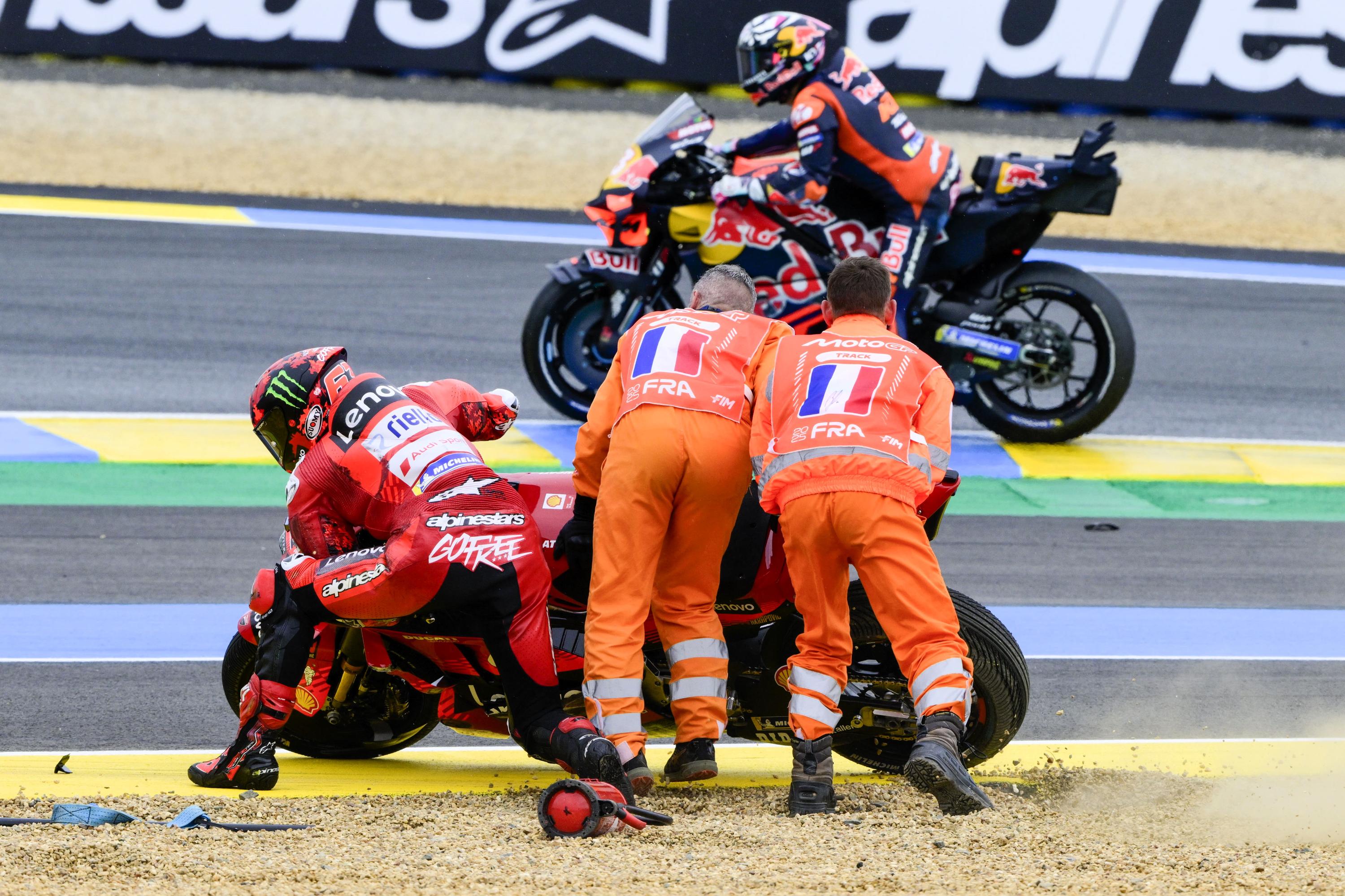 FIM Stewards announce Enea Bastianini penalty for Francesco Bagnaia collision at Le Mans MotoGP