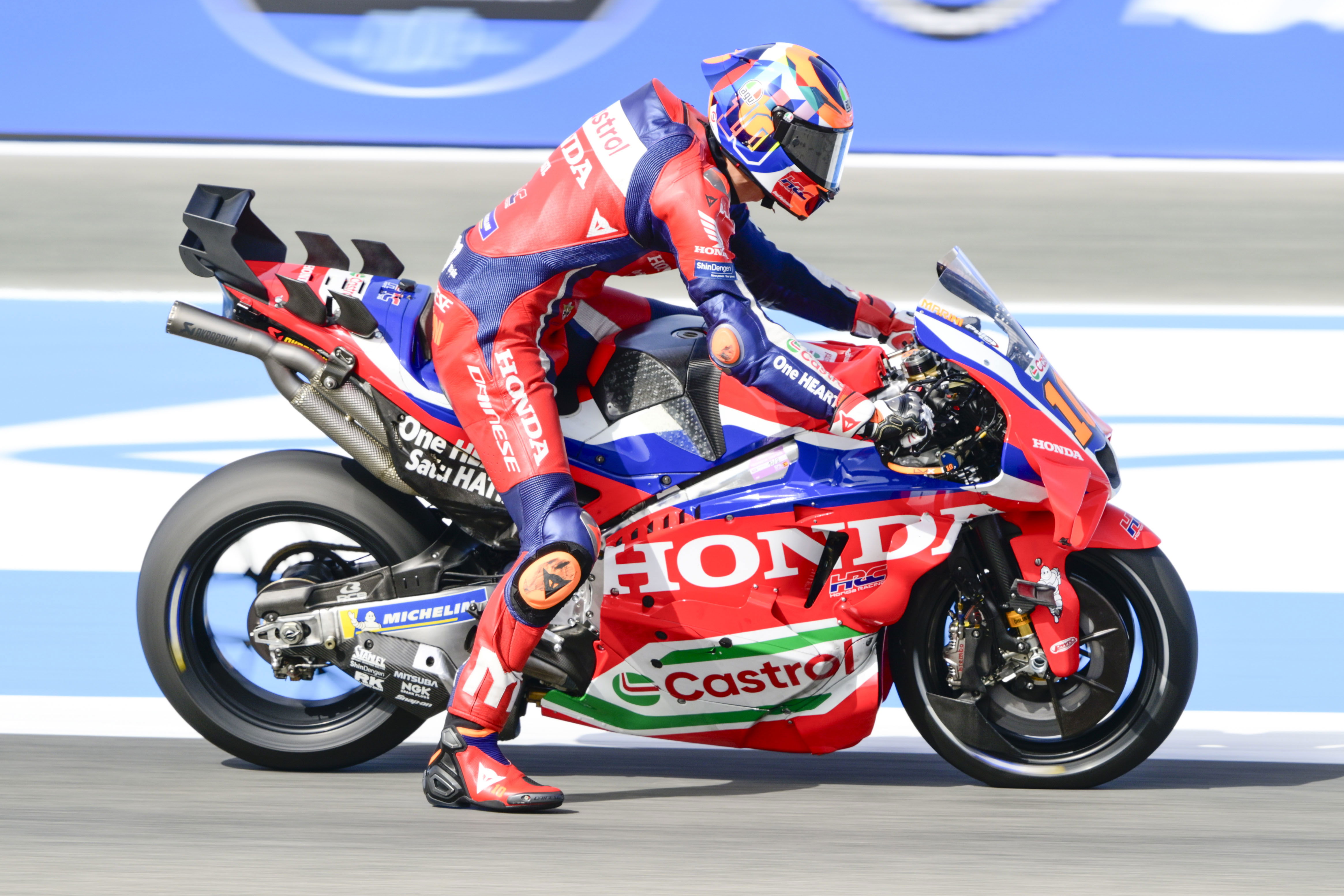 Two riders who want 2026 factory Honda insist they are in contract talks