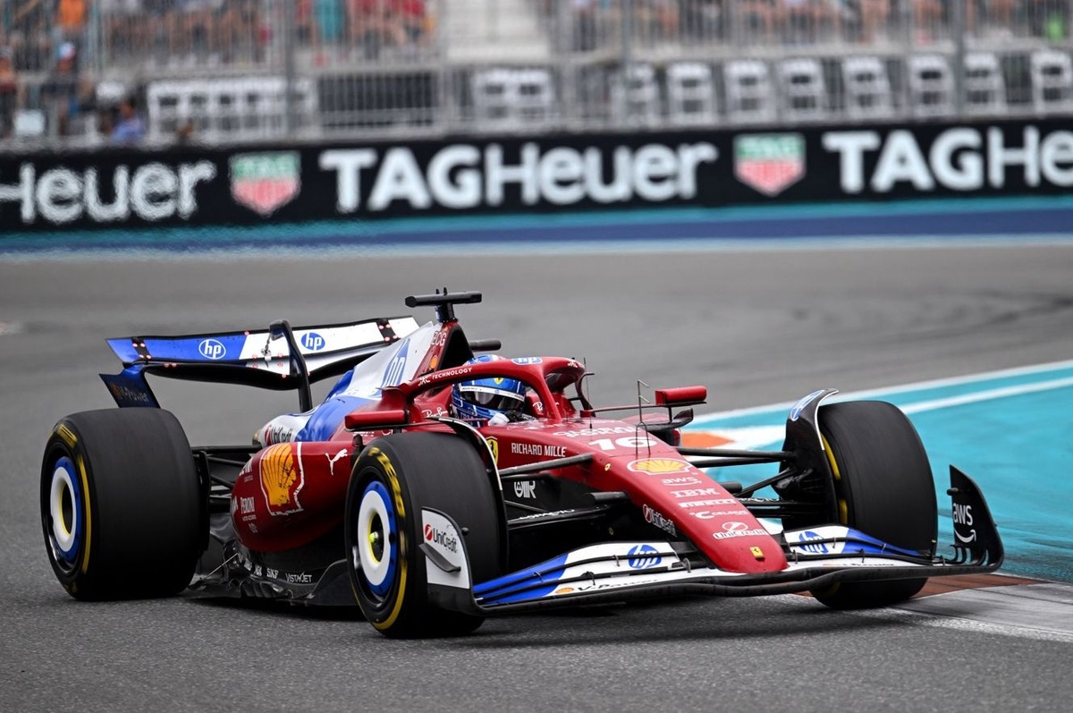 Leclerc, Hamilton’la olan olayı umursamıyor: “Araç hızlı değil, bunun hakkında konuşmalıyız”