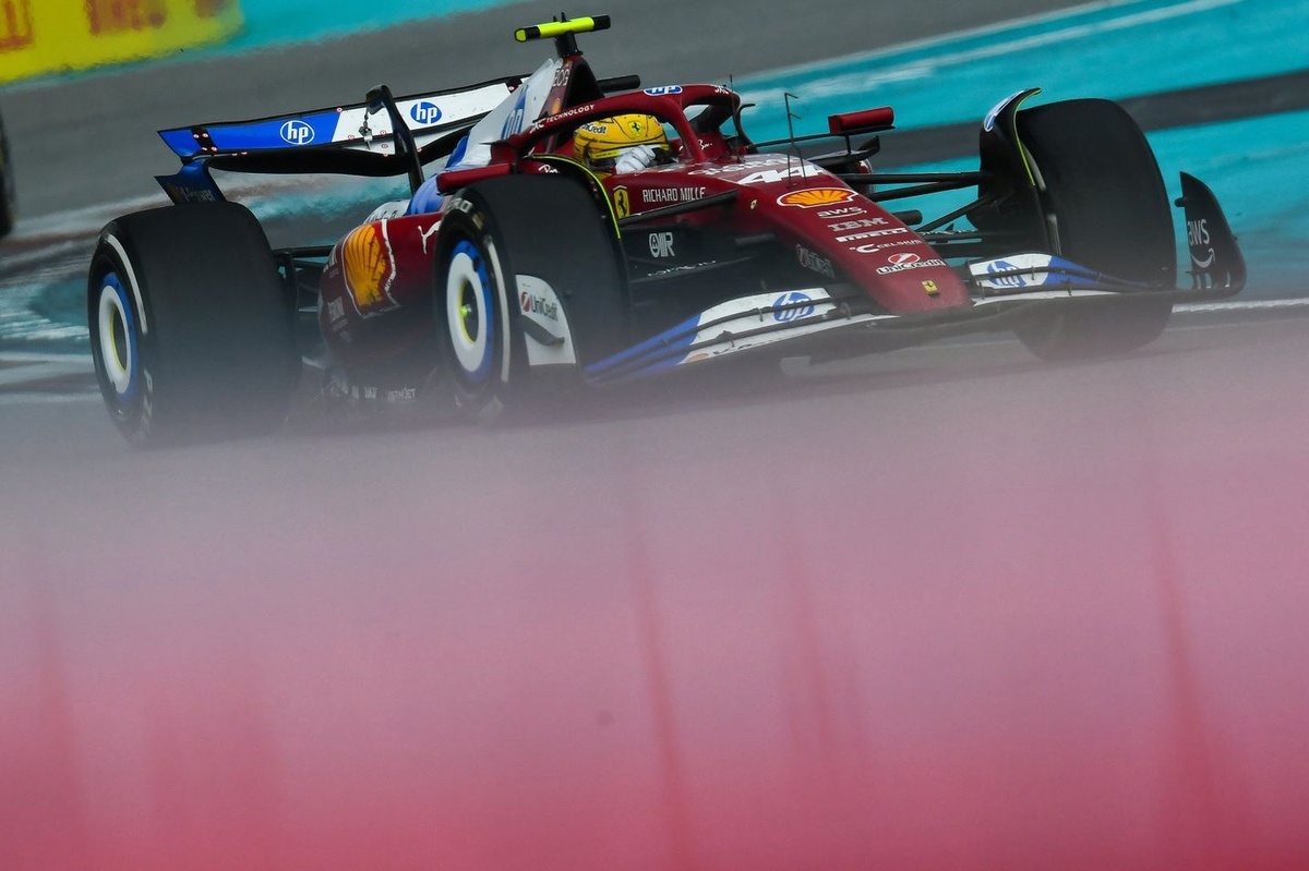 Ocon: “Yıllardır farklı araçlar sürdüğü için Hamilton’ın şu anda zorlanması çok normal”