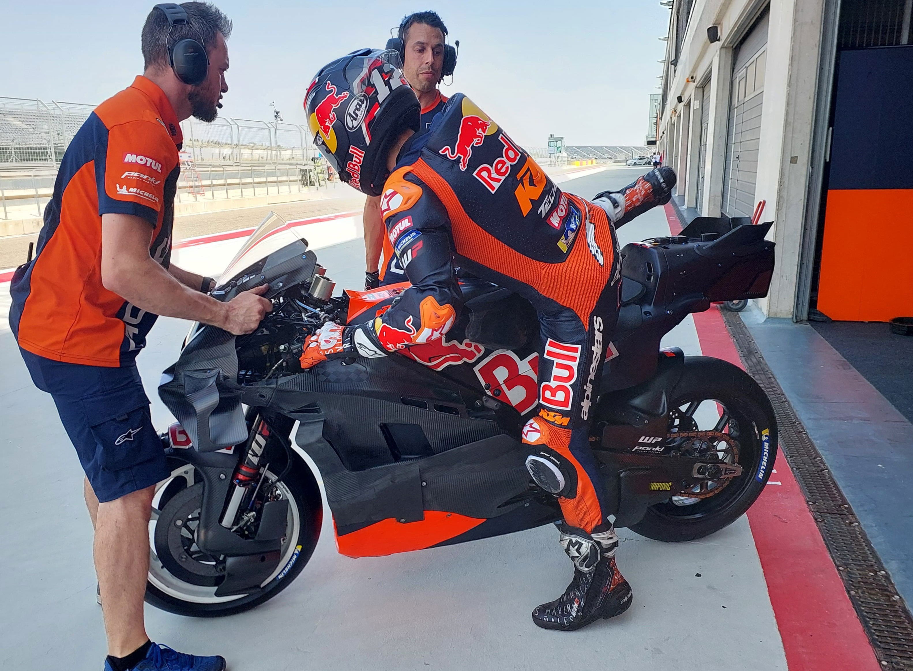 Maverick Vinales fastest – talks aero, mass damper at Aragon MotoGP test