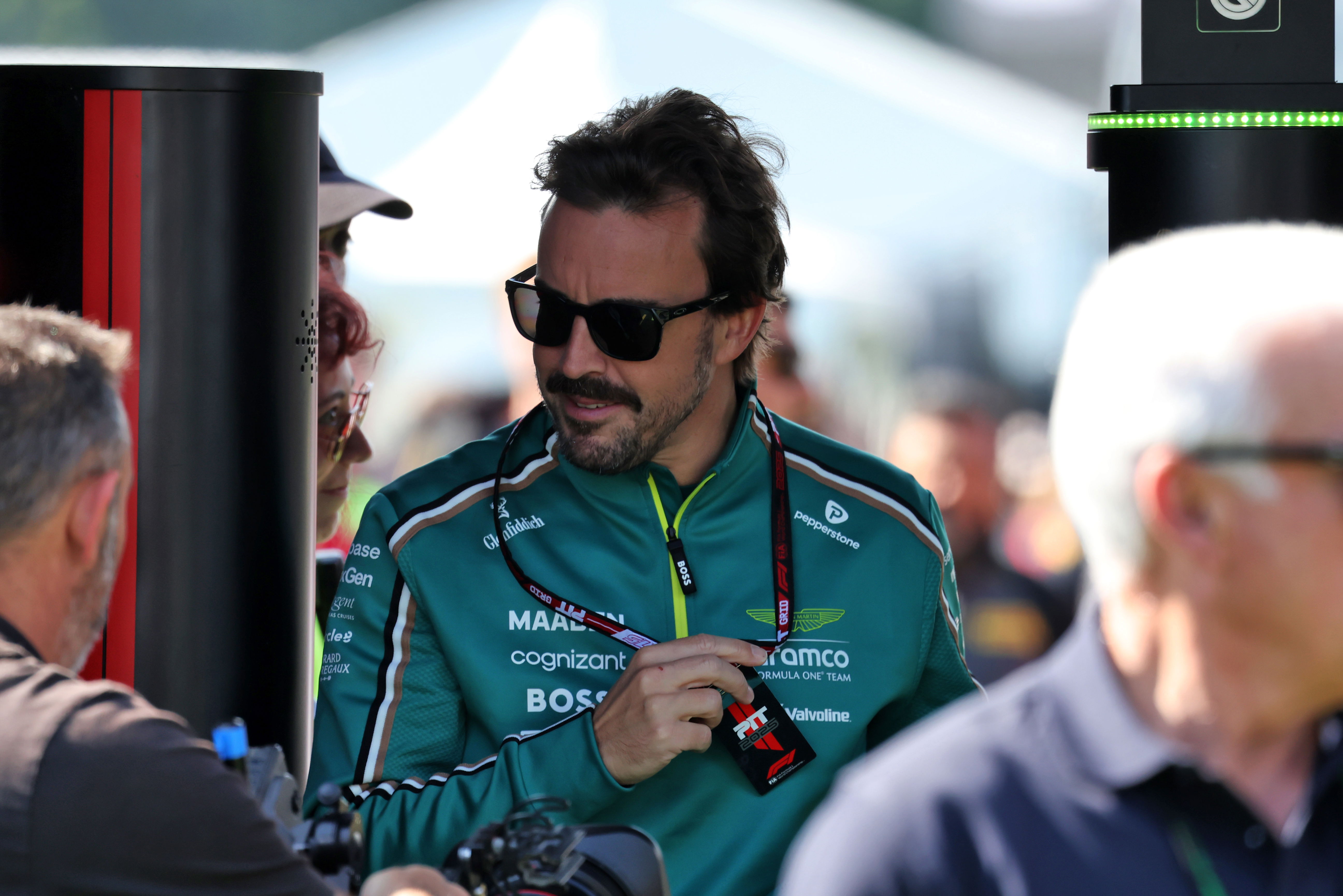 Aston Martin figure pokes fun at Fernando Alonso to Alpine F1 return rumour